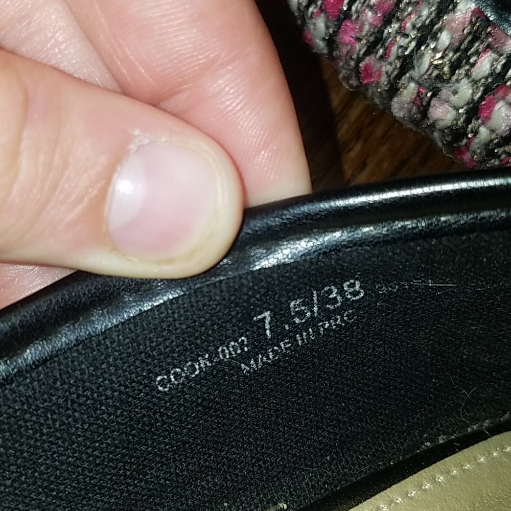 Laundry List Women's Adorable Pink Flats - Picture 7 of 7